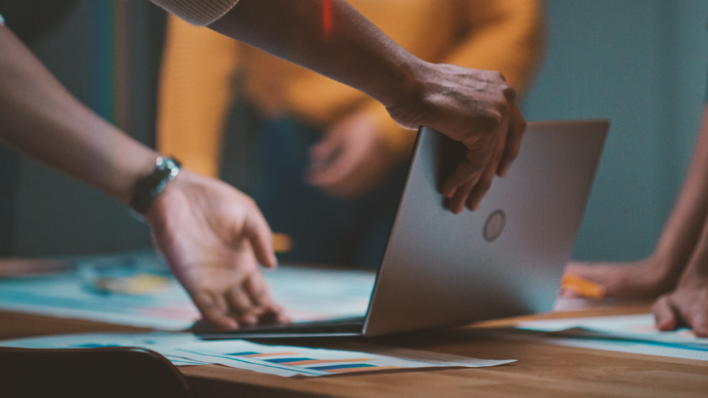 ჩაშენებული ფინანსები: რა არის და როგორ ცვლის თქვენს მომავალს?