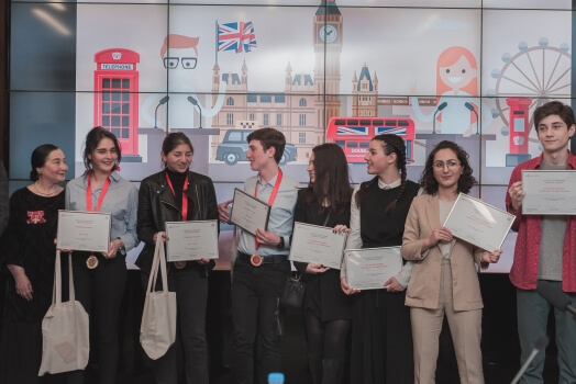 ლონდონის გზა: როგორ ეხმარება ბანკი ქართველ მოსწავლეებს?