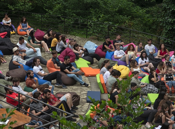 აღმოაჩინე განათლების უსაზღვრო შესაძლებლობები ბანკთან