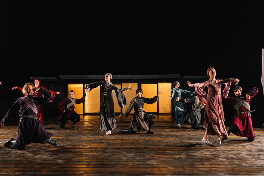 სუხიშვილები - ტრადიციითა და ინოვაციით სცენაზე გაცოცხლებული საქართველოს ისტორია