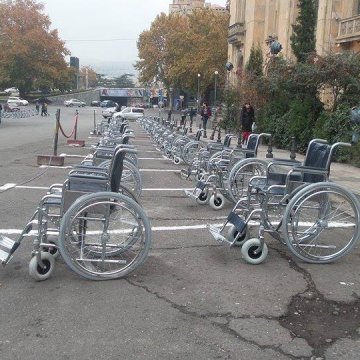 ადგილი დაკავებულია – ეტლების აქცია რუსთაველის გამზირზე