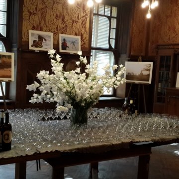 “სიცოცხლის ხის” საქველმოქმედო საღამო ეტლით მოსარგებლე ბავშვების დასახმარებლა