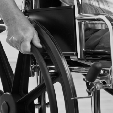 ფონდ ,,სიცოცხლის ხემ’’ 10 შშმ მსჯავრდებულებს ეტლი გადასცა.